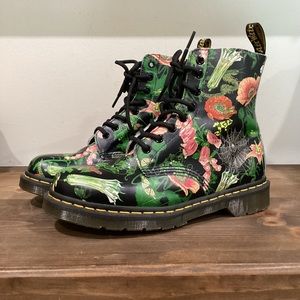 Rare Dr. Martens 1460 Pascal Botanic Print Boots Shoes, size 9